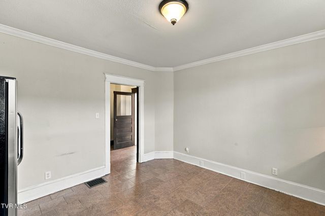 1107 Massachusetts Avenue, Bristol, VA 24201