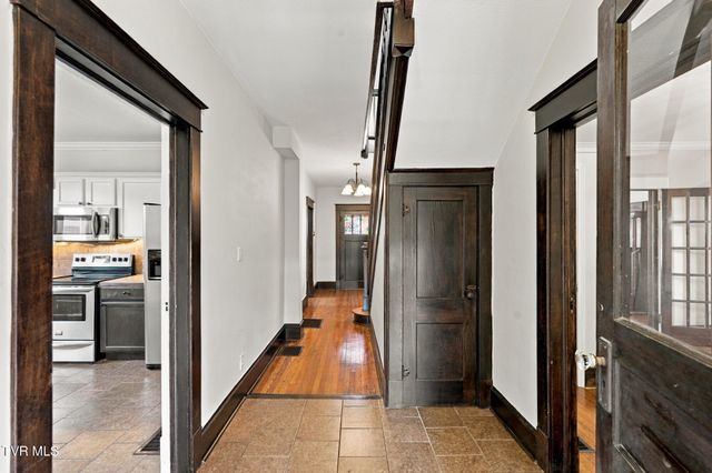 1107 Massachusetts Avenue, Bristol, VA 24201