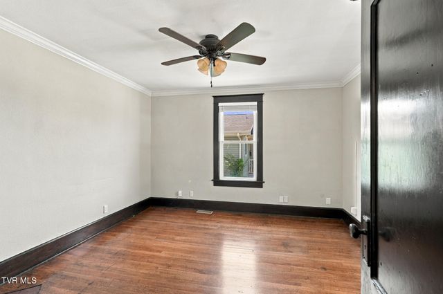 1107 Massachusetts Avenue, Bristol, VA 24201