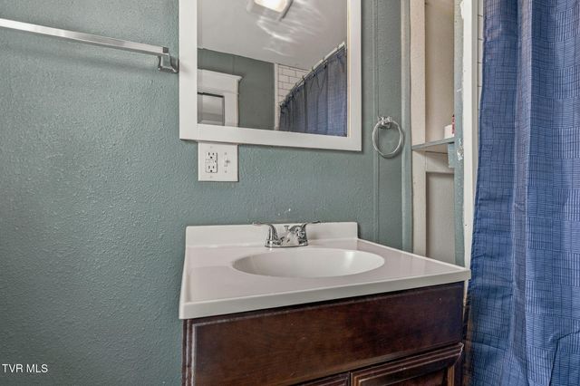 1107 Massachusetts Avenue, Bristol, VA 24201