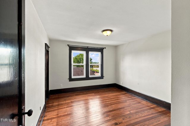 1107 Massachusetts Avenue, Bristol, VA 24201