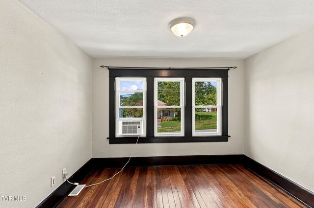 1107 Massachusetts Avenue, Bristol, VA 24201