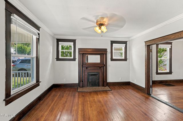 1107 Massachusetts Avenue, Bristol, VA 24201