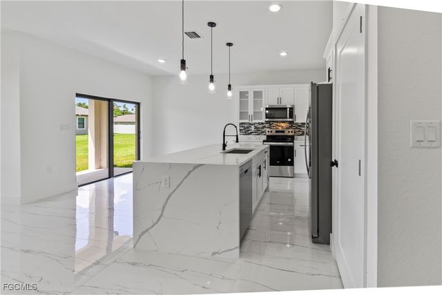 6010 Acorn CIR, Labelle, FL 33935