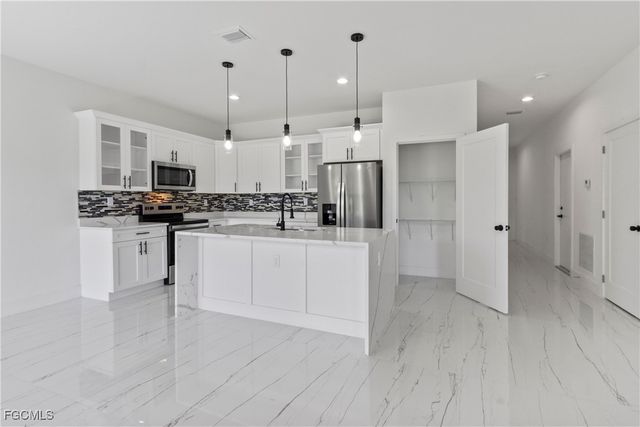 6010 Acorn CIR, Labelle, FL 33935