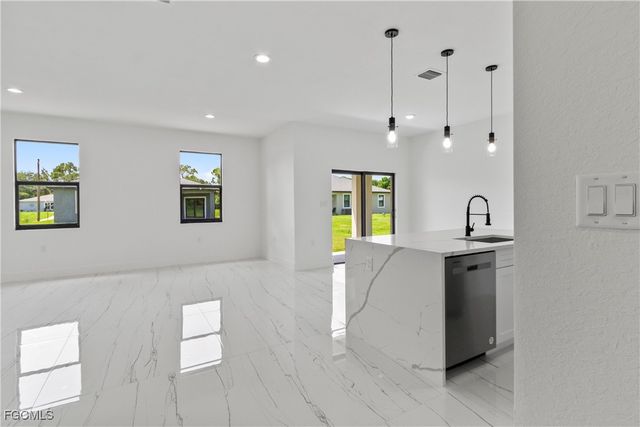 6010 Acorn CIR, Labelle, FL 33935