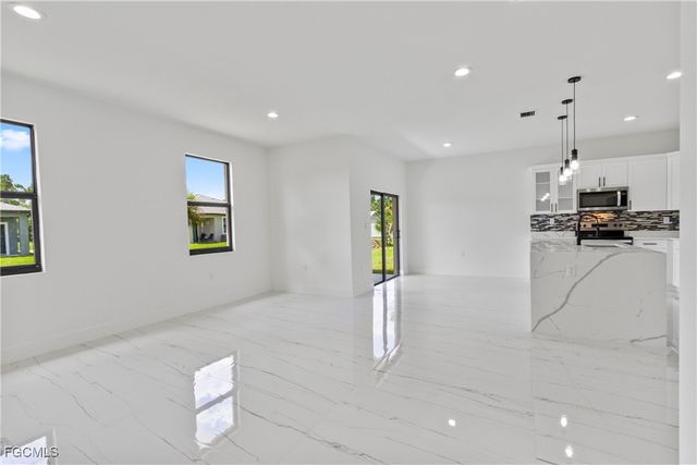 6010 Acorn CIR, Labelle, FL 33935