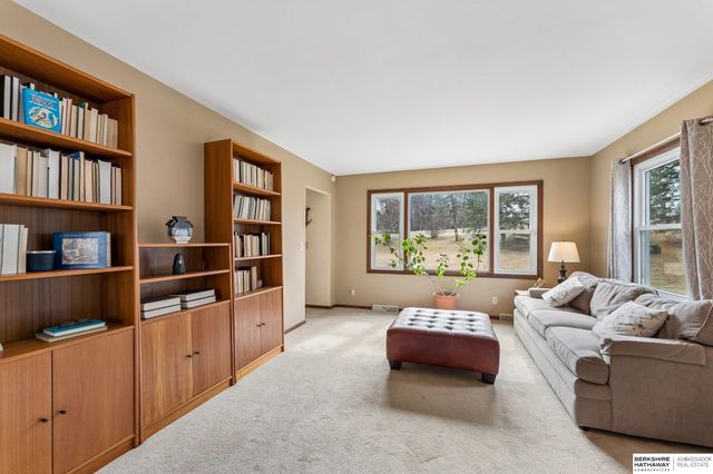 6432 Sorensen Lane, Omaha, NE 68122