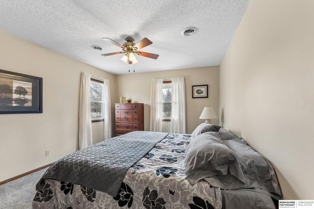 6432 Sorensen Lane, Omaha, NE 68122