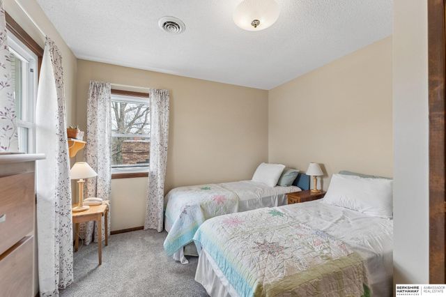 6432 Sorensen Lane, Omaha, NE 68122