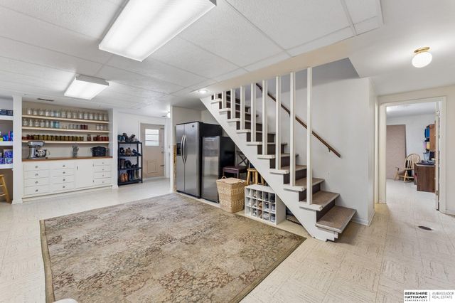 6432 Sorensen Lane, Omaha, NE 68122