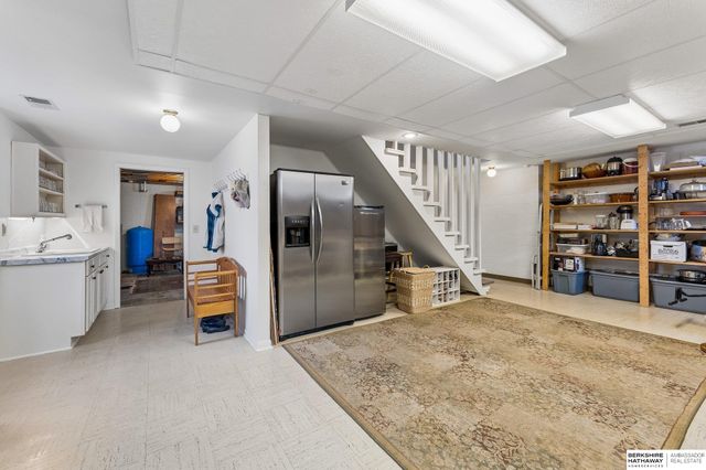 6432 Sorensen Lane, Omaha, NE 68122