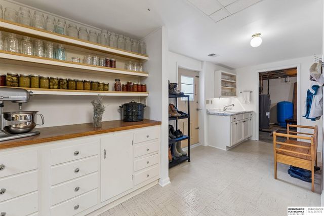 6432 Sorensen Lane, Omaha, NE 68122