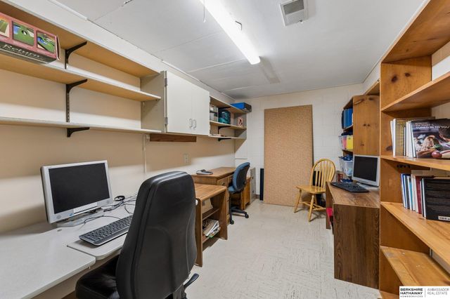 6432 Sorensen Lane, Omaha, NE 68122