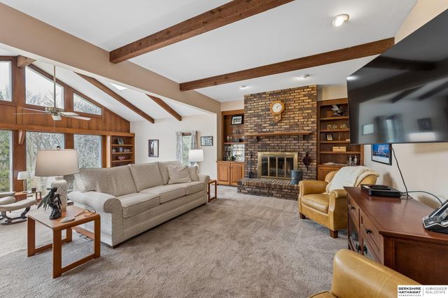 6432 Sorensen Lane, Omaha, NE 68122