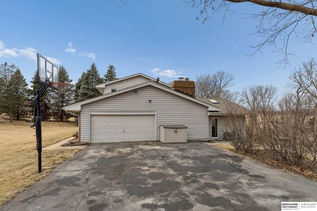 6432 Sorensen Lane, Omaha, NE 68122