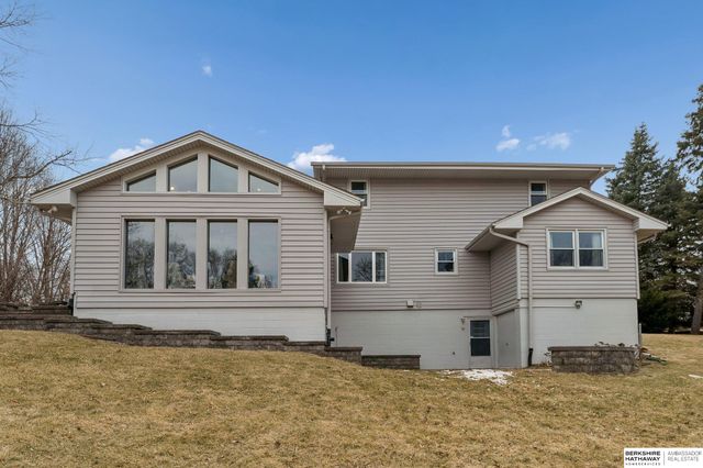 6432 Sorensen Lane, Omaha, NE 68122