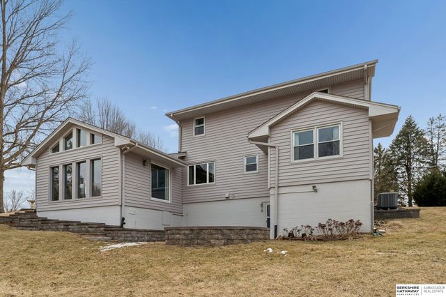 6432 Sorensen Lane, Omaha, NE 68122