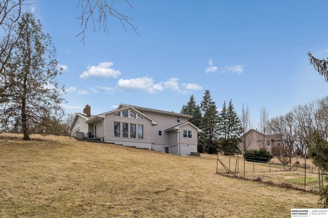 6432 Sorensen Lane, Omaha, NE 68122