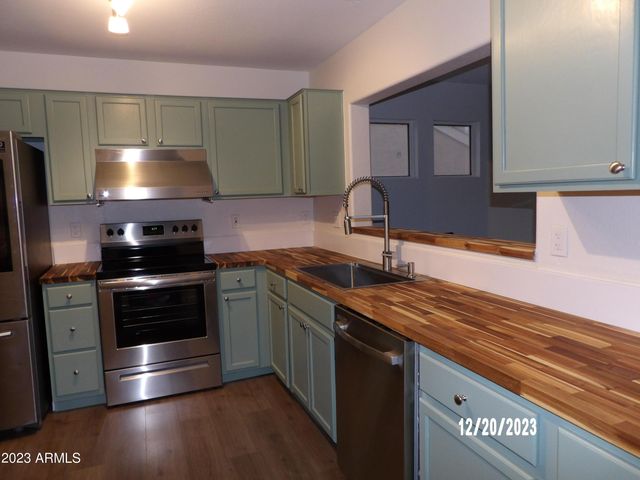 2043 S Thunderbird Drive, Apache Junction, AZ 85120