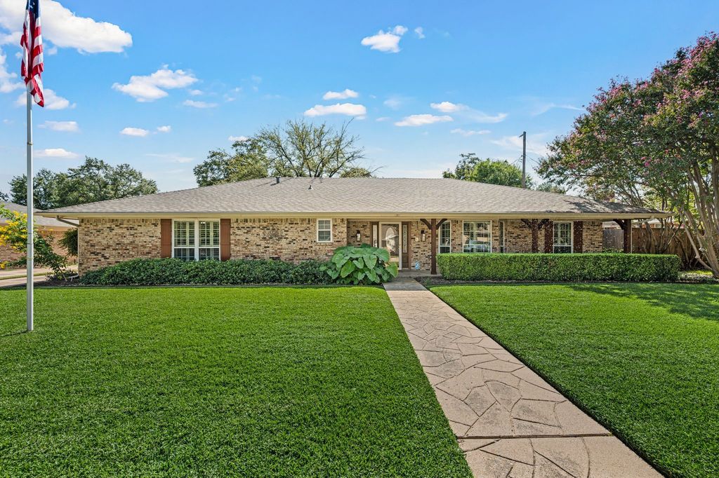 1608 Delta Drive, Arlington, TX 76012