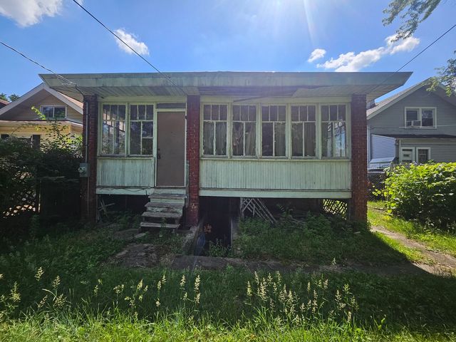 8028 S Bennett Avenue, Chicago, IL 60617