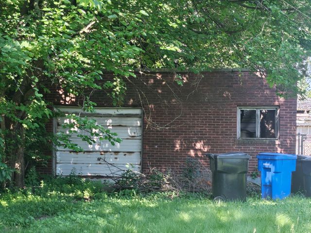 8028 S Bennett Avenue, Chicago, IL 60617