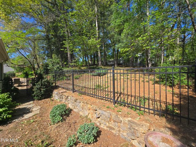 570 Valley Drive, Bristol, VA 24201