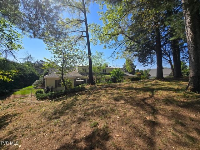 570 Valley Drive, Bristol, VA 24201