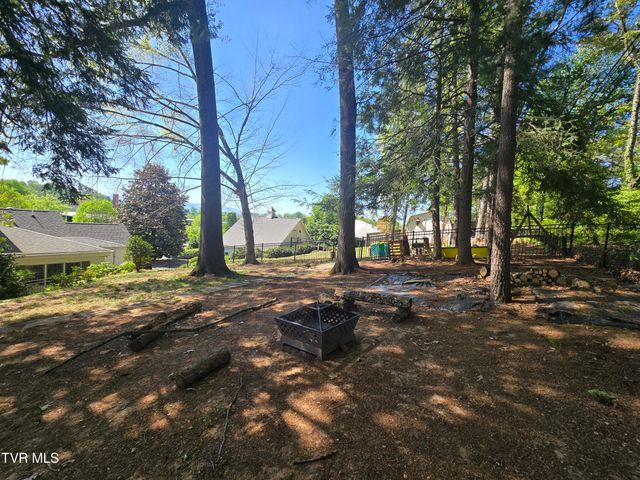 570 Valley Drive, Bristol, VA 24201