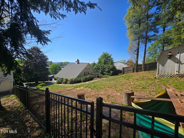 570 Valley Drive, Bristol, VA 24201
