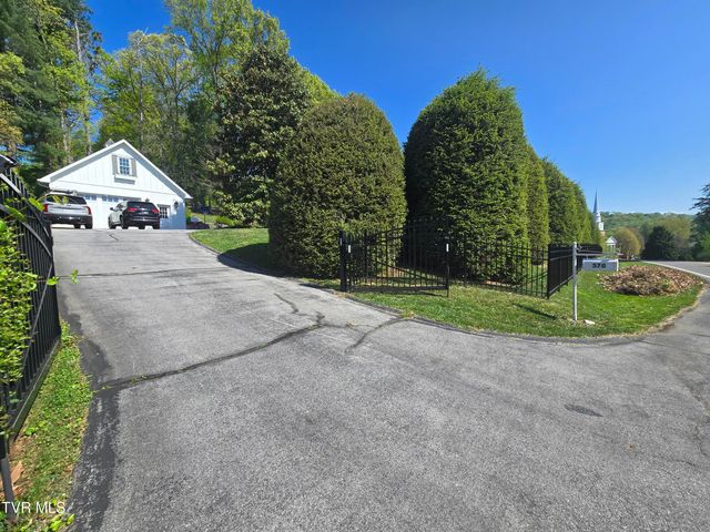 570 Valley Drive, Bristol, VA 24201