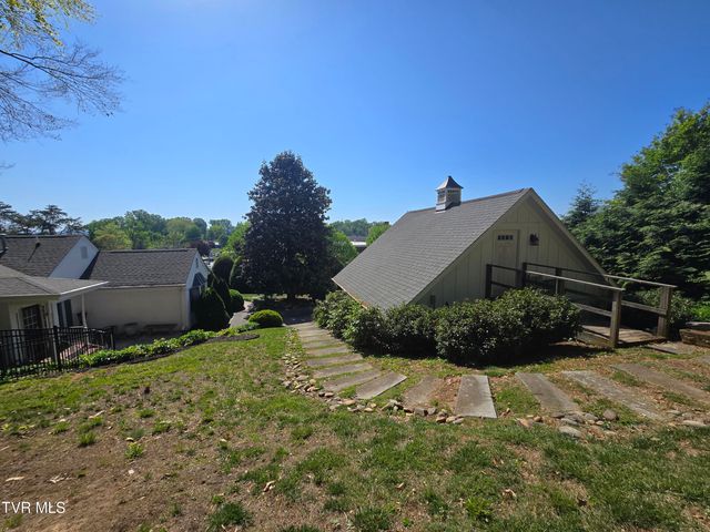 570 Valley Drive, Bristol, VA 24201