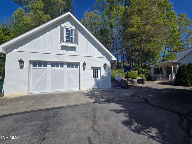 570 Valley Drive, Bristol, VA 24201