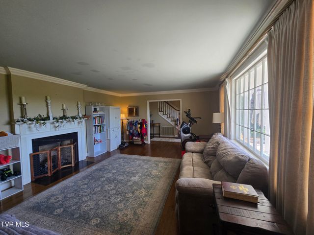 570 Valley Drive, Bristol, VA 24201