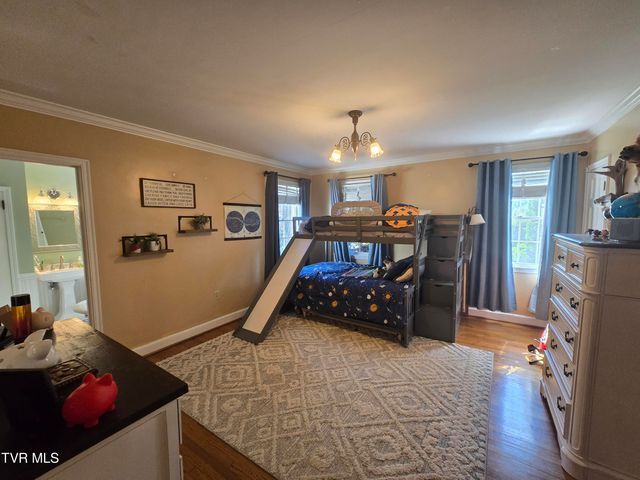 570 Valley Drive, Bristol, VA 24201