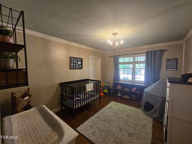 570 Valley Drive, Bristol, VA 24201