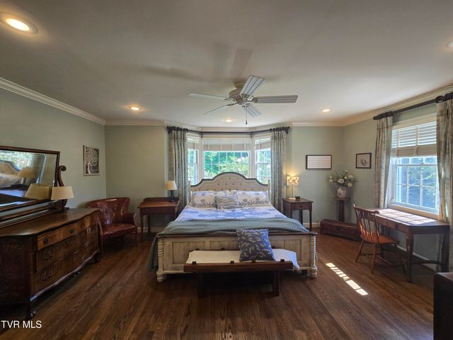 570 Valley Drive, Bristol, VA 24201