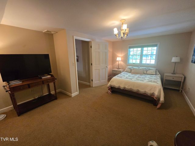 570 Valley Drive, Bristol, VA 24201