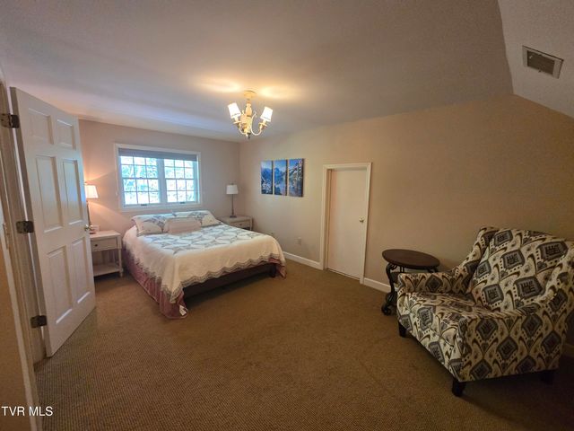570 Valley Drive, Bristol, VA 24201