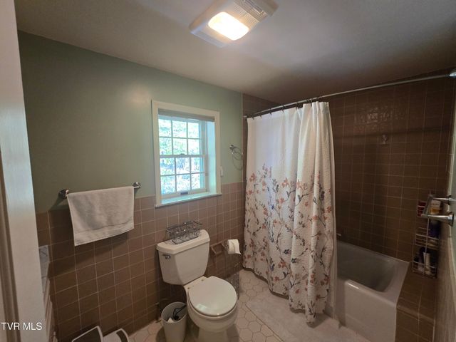 570 Valley Drive, Bristol, VA 24201