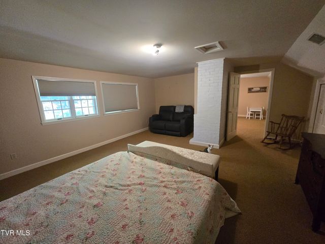 570 Valley Drive, Bristol, VA 24201