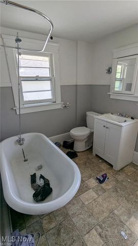 2242 East Avenue, Akron, OH 44314