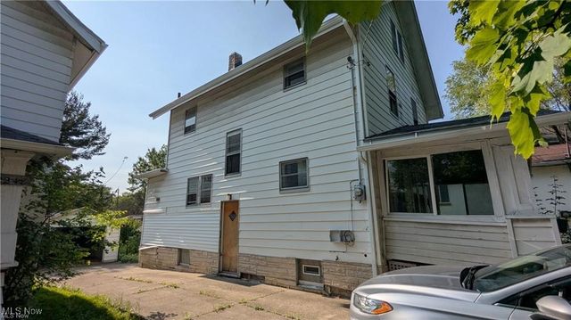 2242 East Avenue, Akron, OH 44314