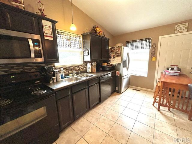 110 Autumn Oaks, St Clair, MO 63077