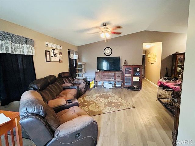 110 Autumn Oaks, St Clair, MO 63077