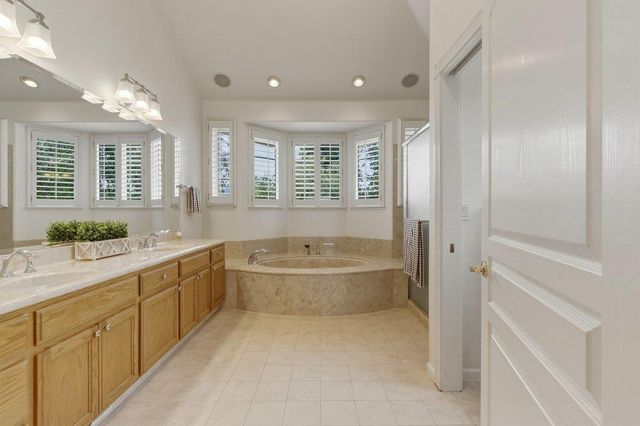 1150 Sonnys Way, Hollister, CA 95023