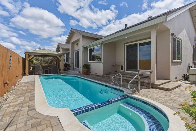 1150 Sonnys Way, Hollister, CA 95023