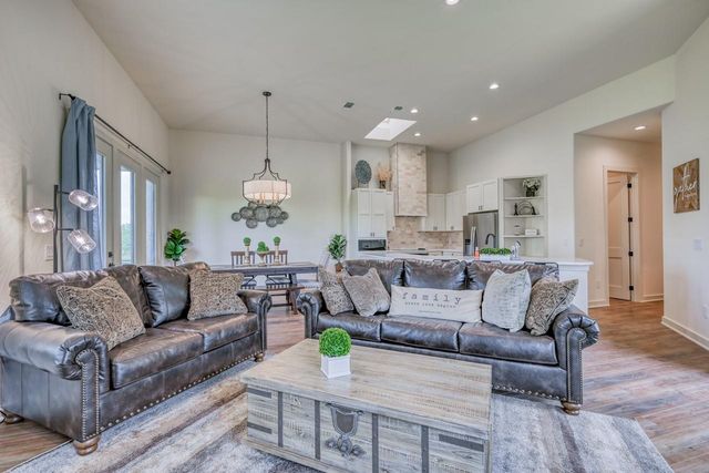 302 Parallel CIR, Horseshoe Bay, TX 78657