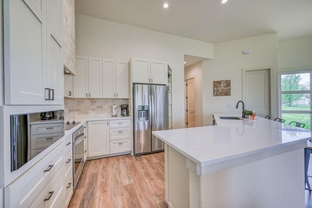 302 Parallel CIR, Horseshoe Bay, TX 78657